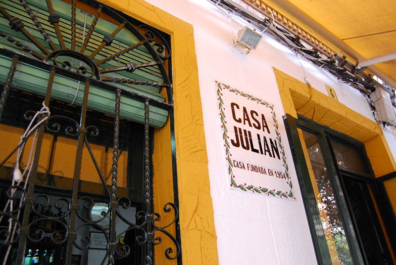 ?íUna cerveza y un platito de tomate! 765. ?íUna cerveza y un platito de tomate!