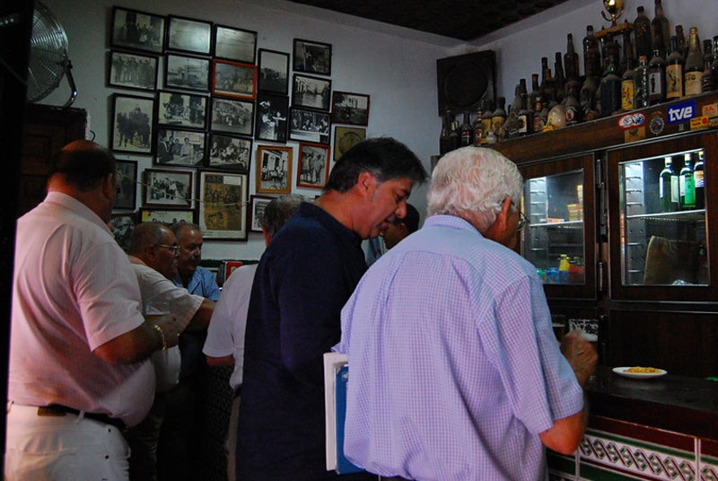 ?íUna cerveza y un platito de tomate! 769. ?íUna cerveza y un platito de tomate!