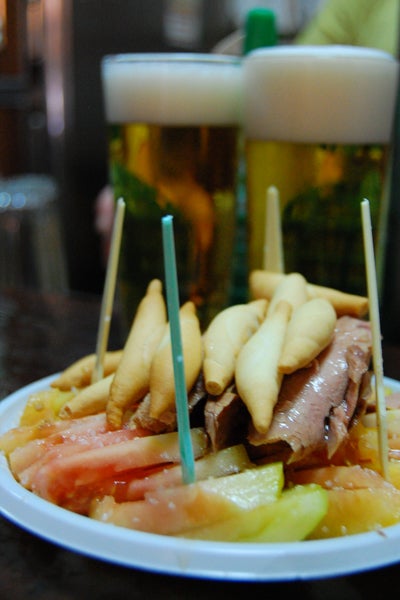 ?íUna cerveza y un platito de tomate! 762. ?íUna cerveza y un platito de tomate!