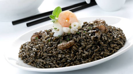 Receta de arroz negro con calamar y gambas - Gurmé