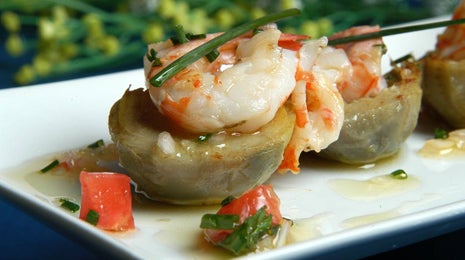 Corazones de alcachofa con aliño de gambas salteadas - Gurmé