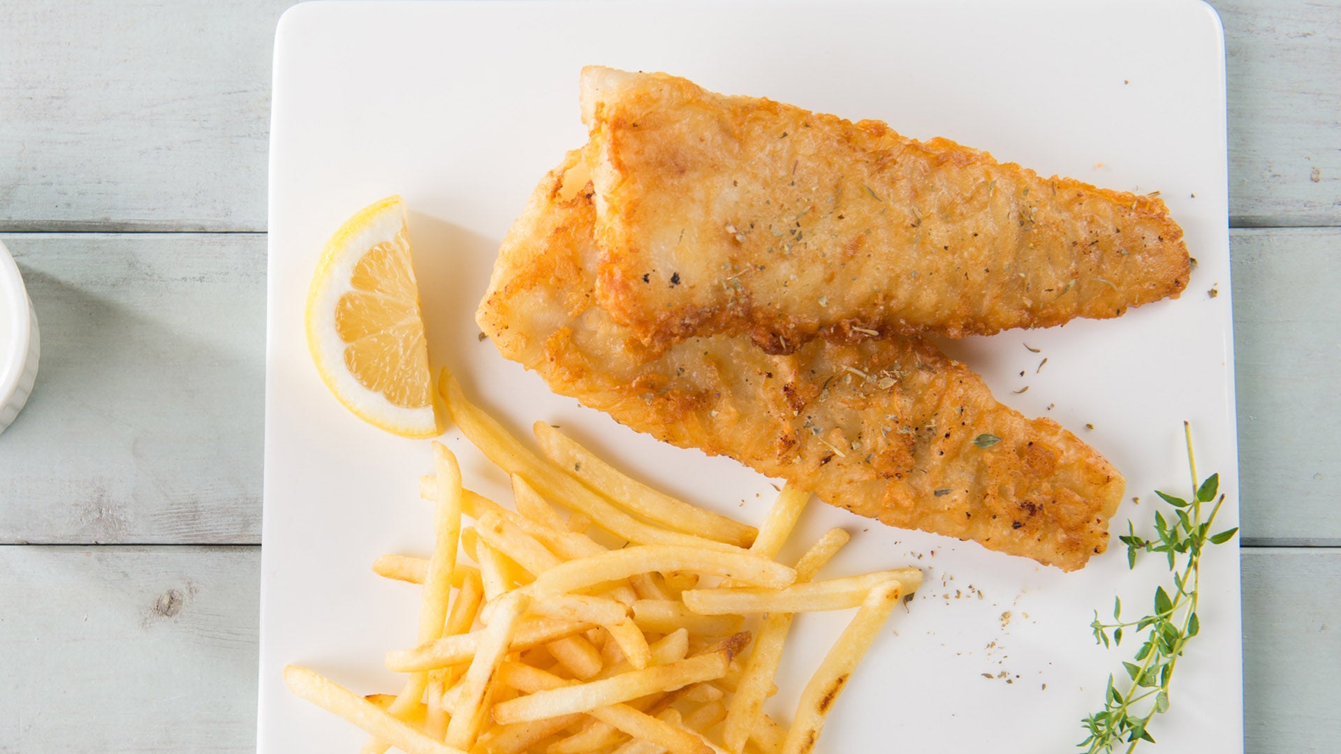 Merluza a la romana con patatas fritas - Gurmé