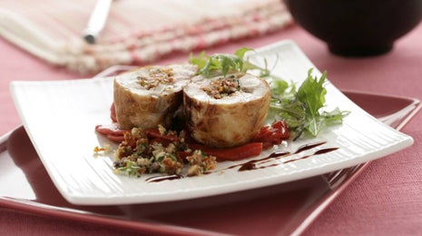 Conejo relleno con aceitunas y tomates secos - Gurmé