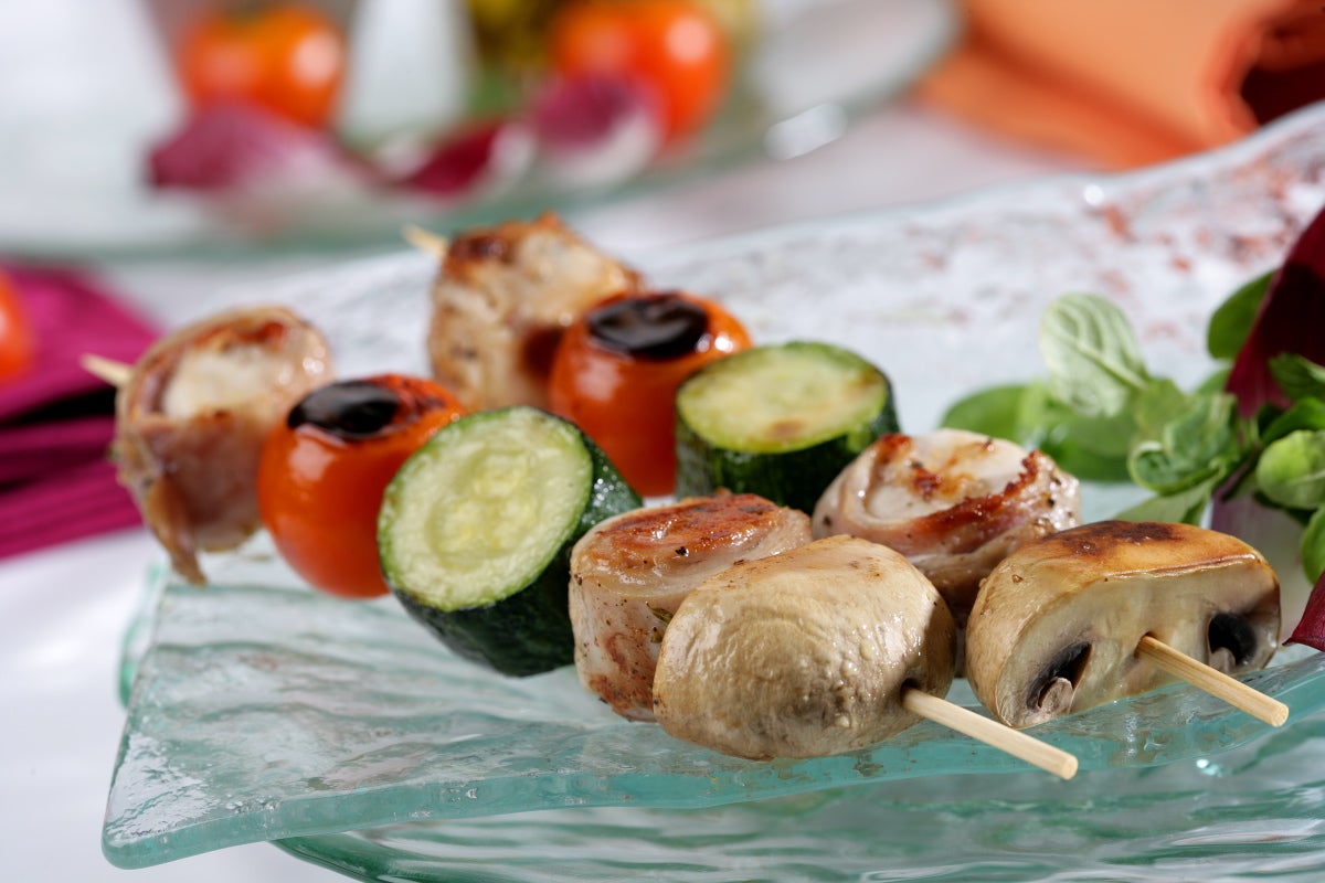 Brocheta de conejo y verduras - Gurmé