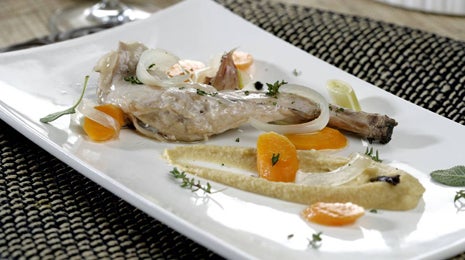 Conejo en escabeche con hummus - Gurmé