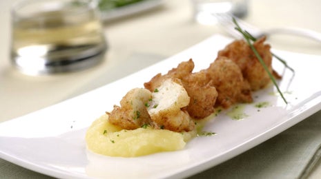 Buñuelos de bacalao con puré de manzana - Gurmé