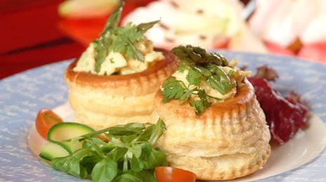 Volován de huevos revueltos con espárragos