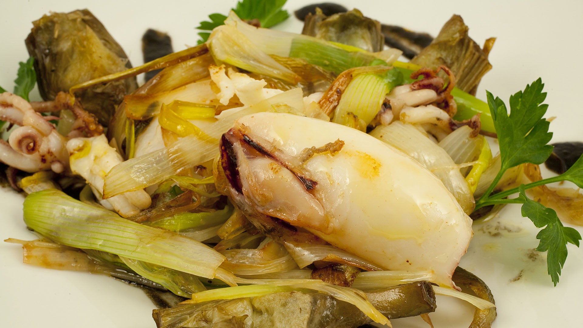 Alcachofas con calamares