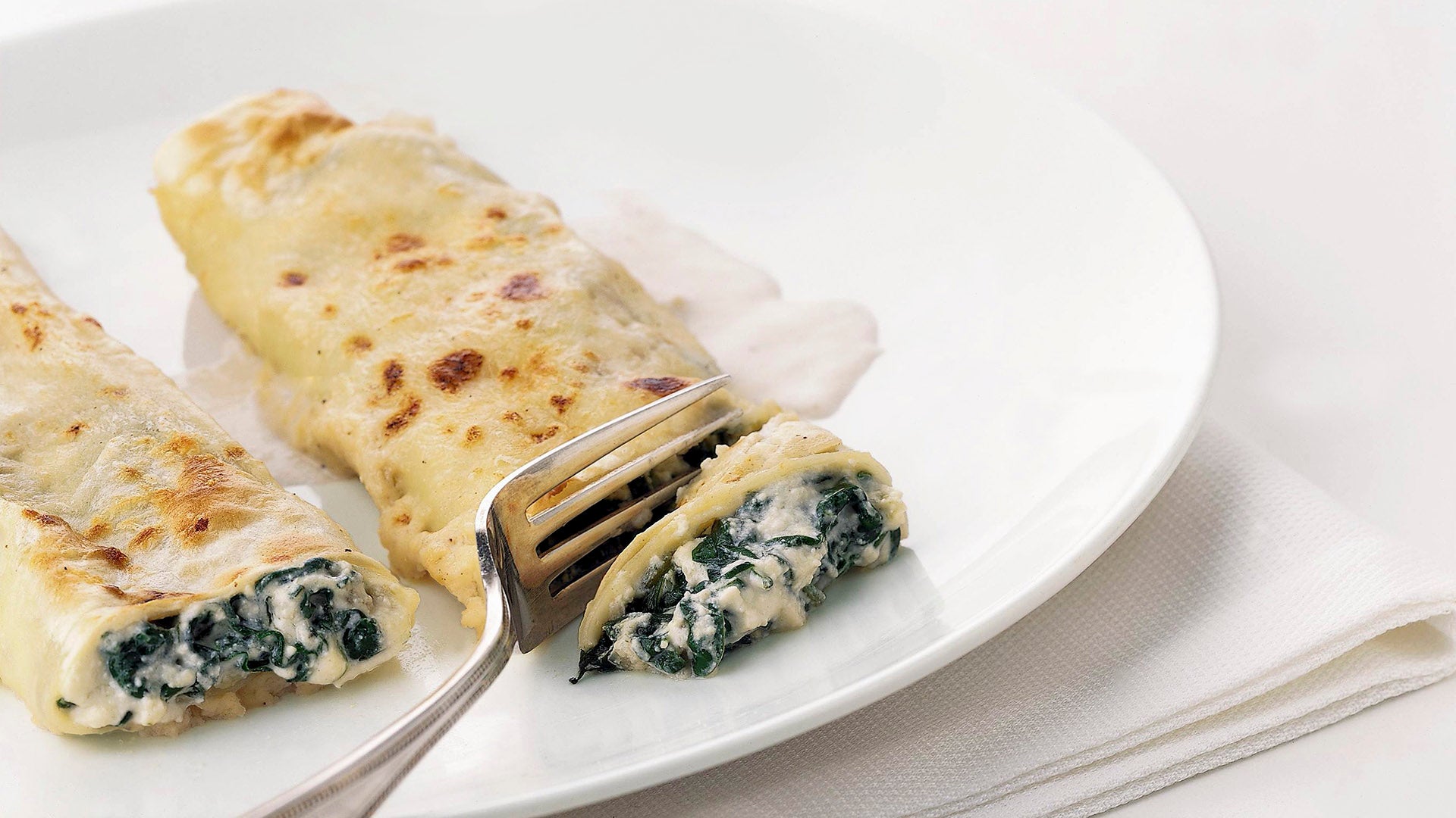 Canelones de espinacas, atún y queso fresco - Gurmé