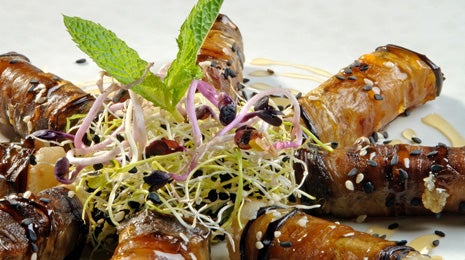 Rollitos de berenjenas con miel y beicon - Gurmé