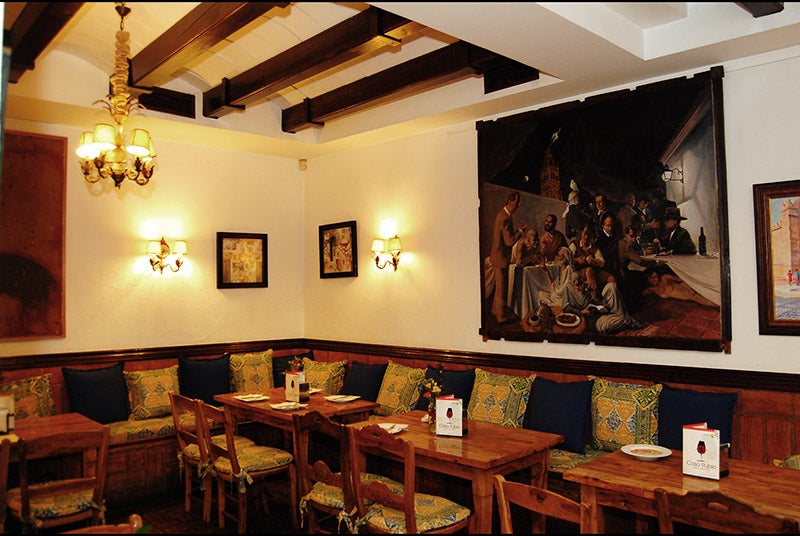 Buen tapeo en la Puerta de Almodóvar 746. Buen tapeo en la Puerta de Almodóvar