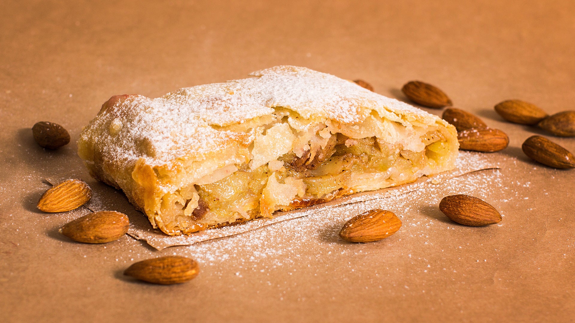 Crujiente de peras con crema de chocolate blanco - Gurmé