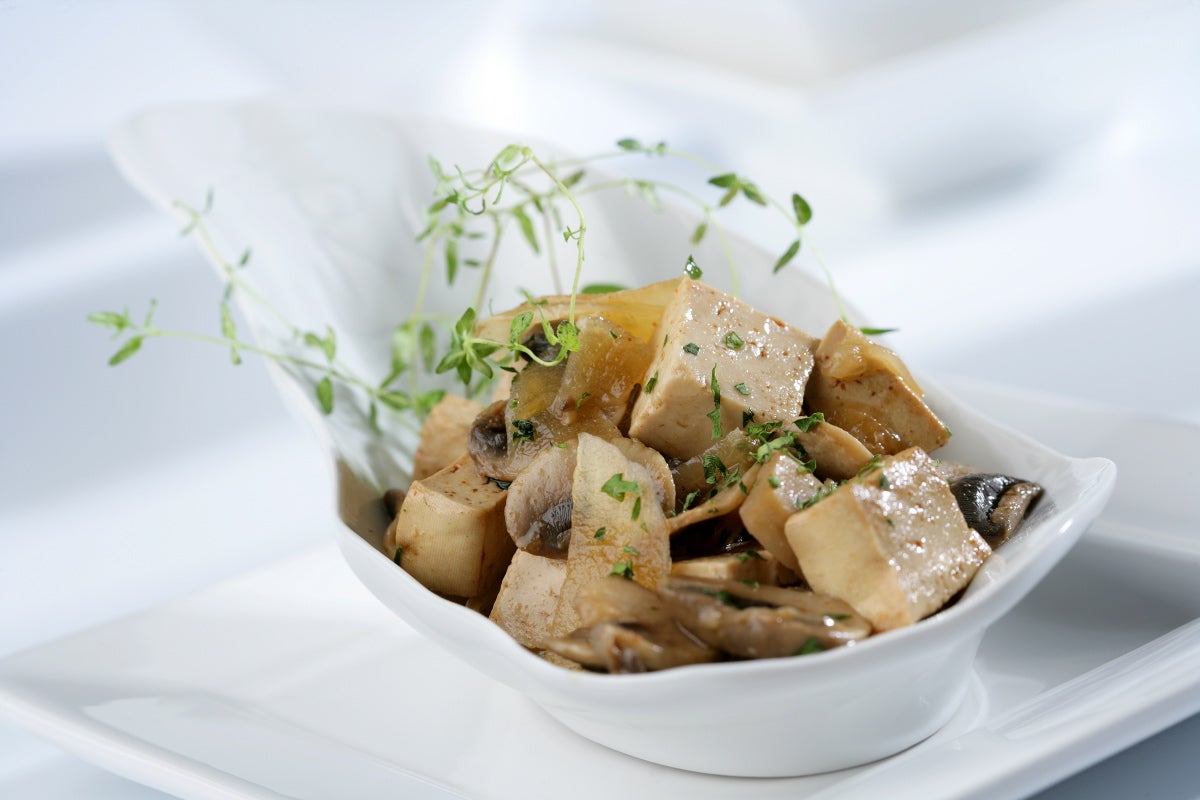 ¿Quieres seguir una dieta vegetariana? Prueba estas 10 recetas con tofu