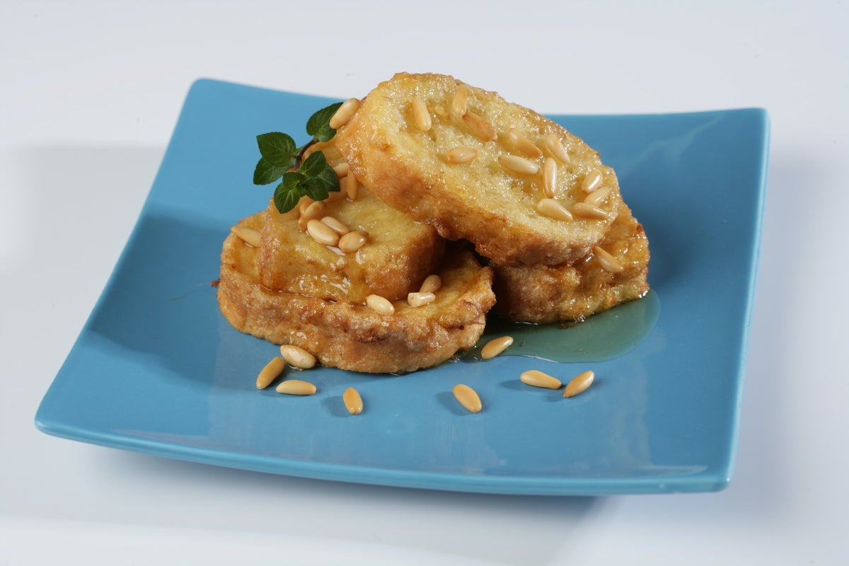 Tostadas con miel y piñones - Gurmé