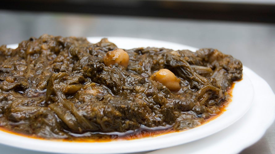 Una tapa de espinacas con garbanzos del Bar Kiko en Sevilla