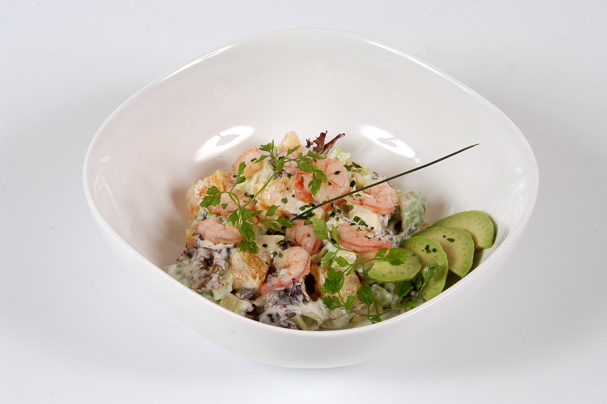 Ensalada de gambas y aguacate con salsa de yogur - Gurmé