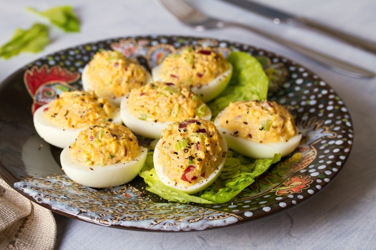 Huevos rellenos con mayonesa - Gurmé