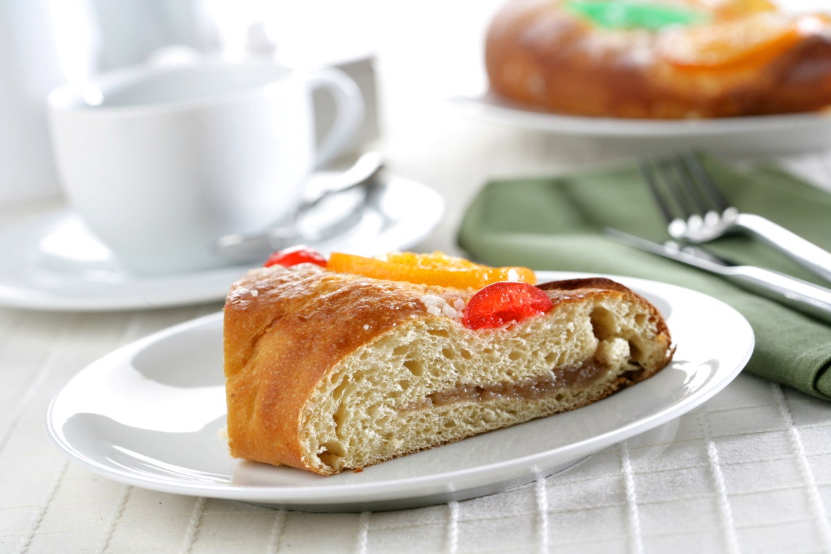 Roscón de Reyes relleno de mazapán