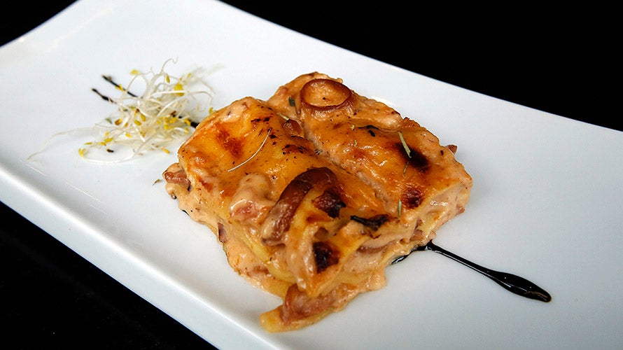 SEVILLA. 8-ENERO-2016. Reportaje tapas de bares, EL RINCON DE NICOLAS, LASA„A DE CHIPIRONES. FOTO : RAUL DOBLADO. ARCHSEV