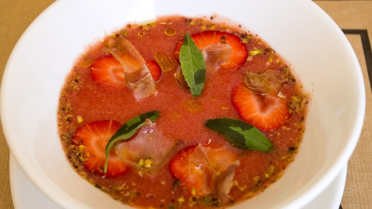Gazpacho de fresas del Restaurante Sal Gorda Sevilla