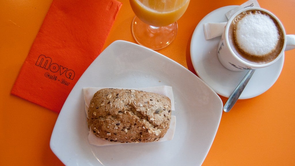 Desayuno en Café Bar Mova. 