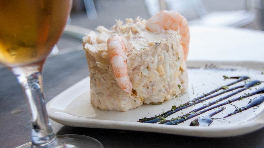 Ensaladilla en Café Bar Mova. 