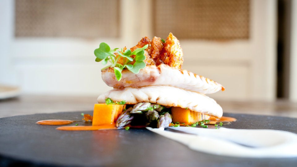 Salmonete con coliflor y calabaza