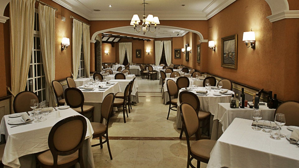 Salón del restaurante Manolo Mayo donde también se reúne la familia