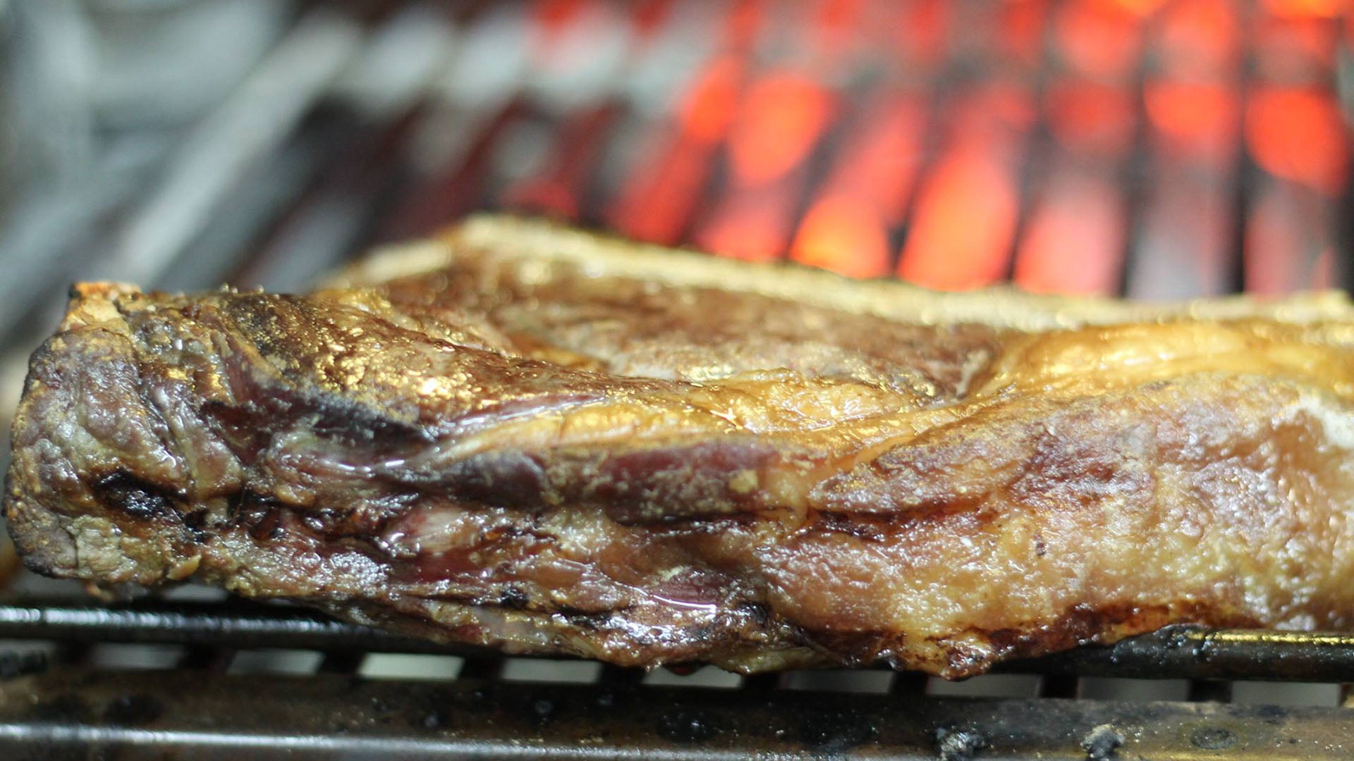 Chuletón de carne gallega a la brasa en La Quinta Brasería