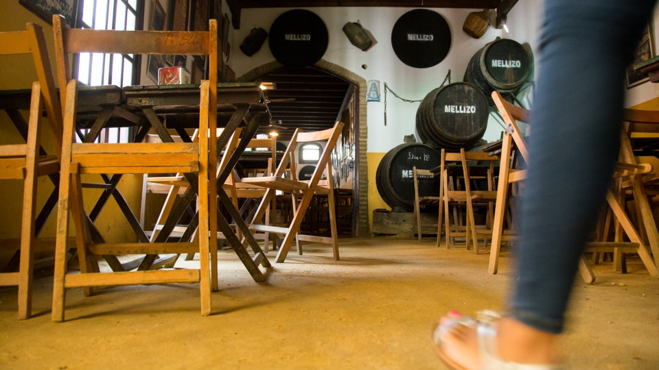 SEVILLA. 08-10-2016. RUTA DEL MOSTO EN EL ALJARAFE. TABERNA EL MELLIZO EN VILLANUEVA DEL ARISCAL. FOTO: RAFAEL SÁNCHEZ. ARCHSEV.
