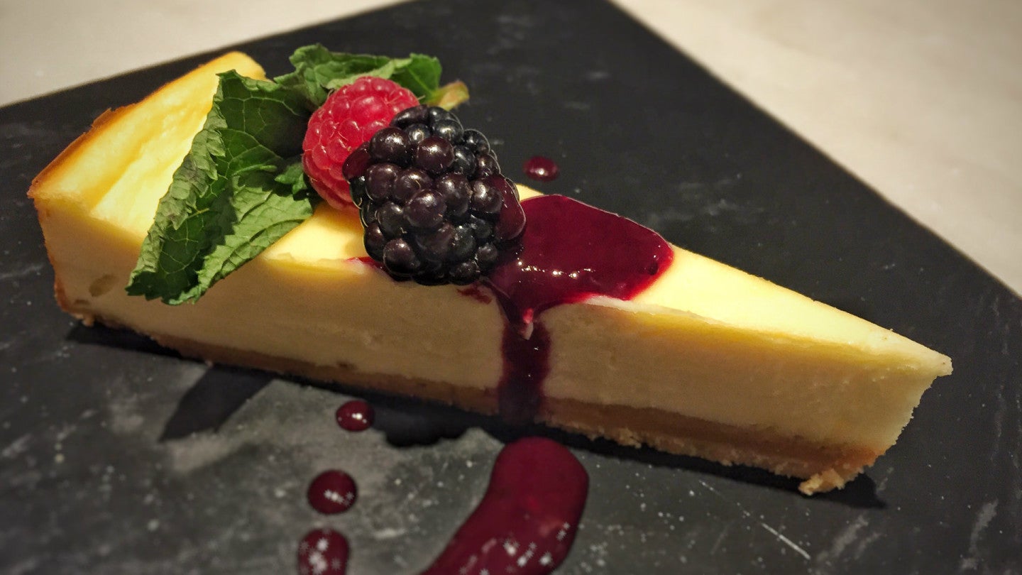 tarta de queso viejo y frutos rojos