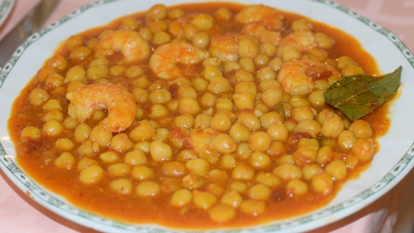 Garbanzos con langostinos
