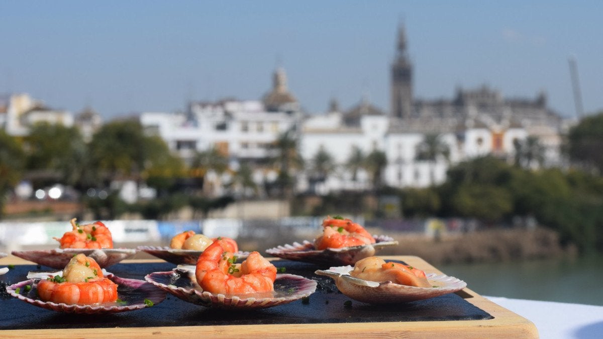 Zamburiña con gamabs rojas del Restaurante María Trifulca