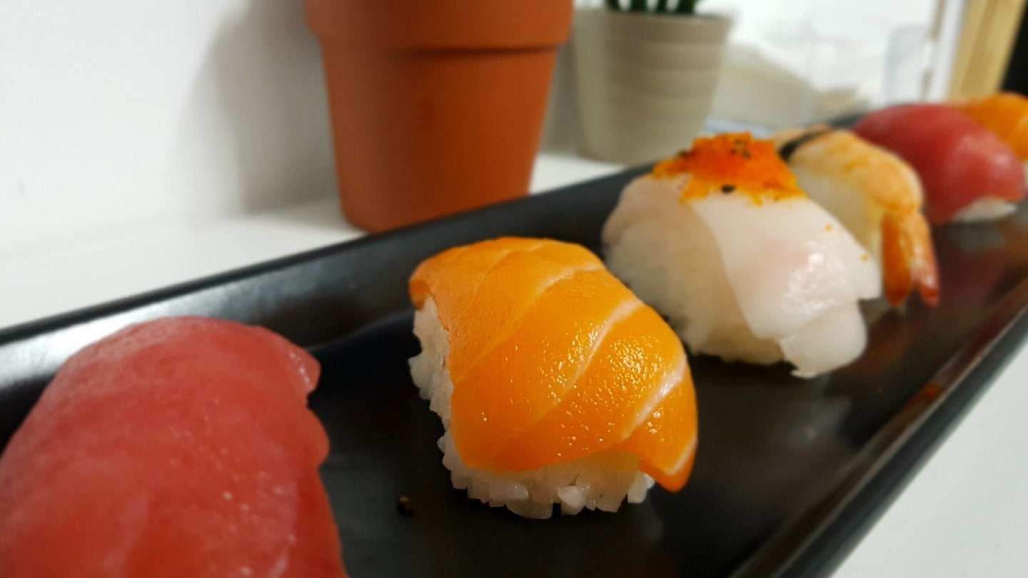 variado de nigiris akashito sushi