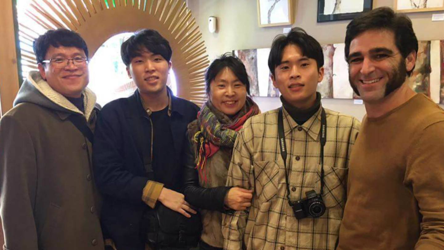 Coreanos con Santiago Sánchez-Moliní, socio y gerente de Edamame