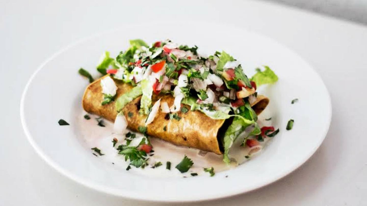 tacos dorados mano de santo