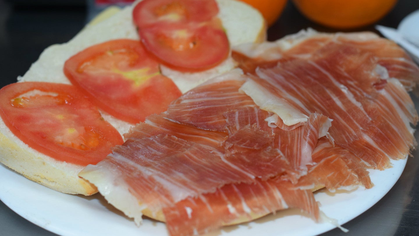 Tostada de jamón y tomate el ocho