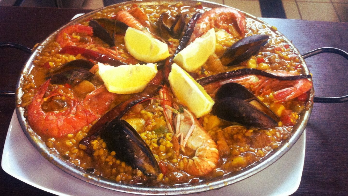 Paella de pescados y mariscos postigo 10