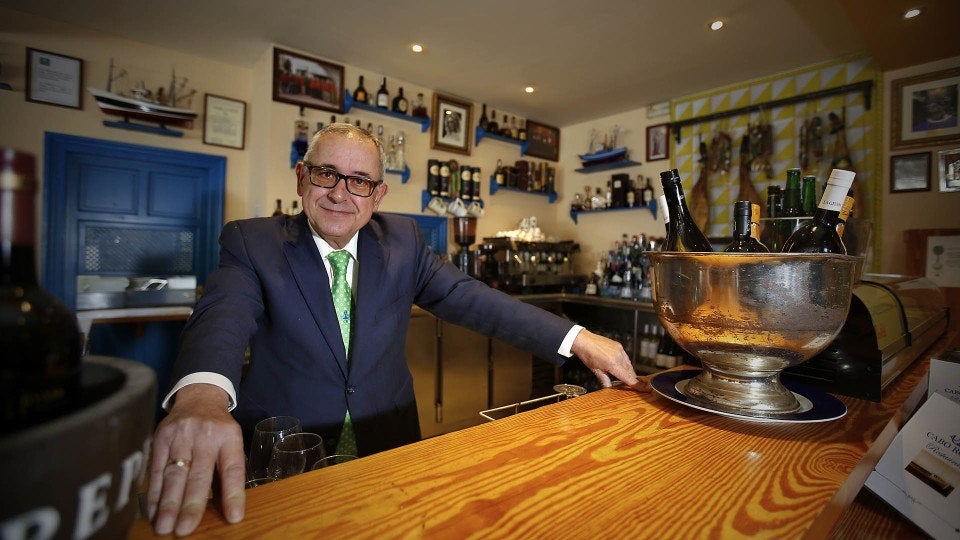 SEVILLA. 30.1.17. Reportaje revista Gurmé entrevista a Paco Jacquot del restaurante Cabo Roche, cuestionario "comerse las palabras", . FOTO: J.M.SERRANO. archsev