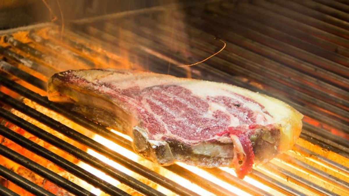 Chuleta en la brasa|Foto: Almansa