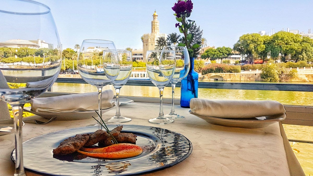 Presentación en uno de los salones: restaurantes con vistas al río