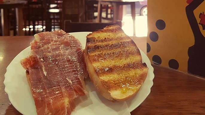 Tostada con jamón en Mi Gitana