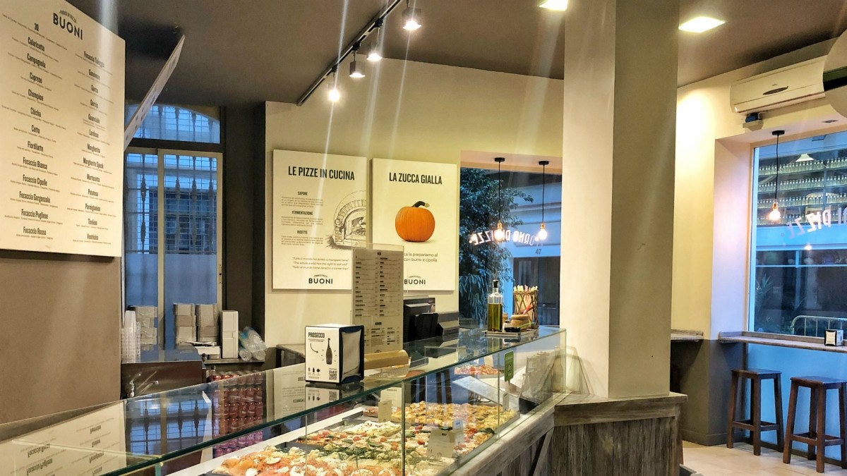 Sencillo local y majestuosos pizzas: comer en sevilla