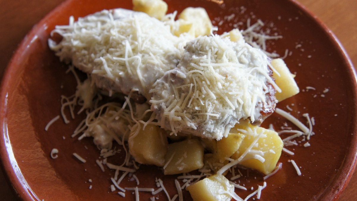 Su famoso solomillo a la carbonara: comer en sevilla