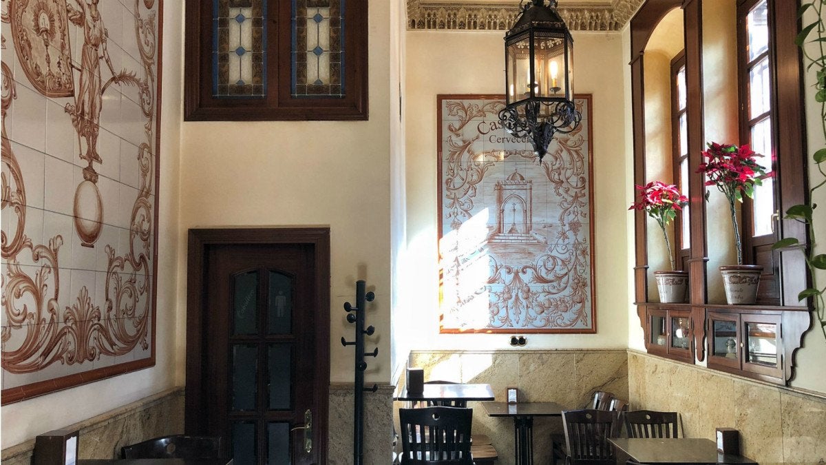 Impresionante decoración sevillana de la Cervecería Casa Pepe | Foto: Fran Moreno