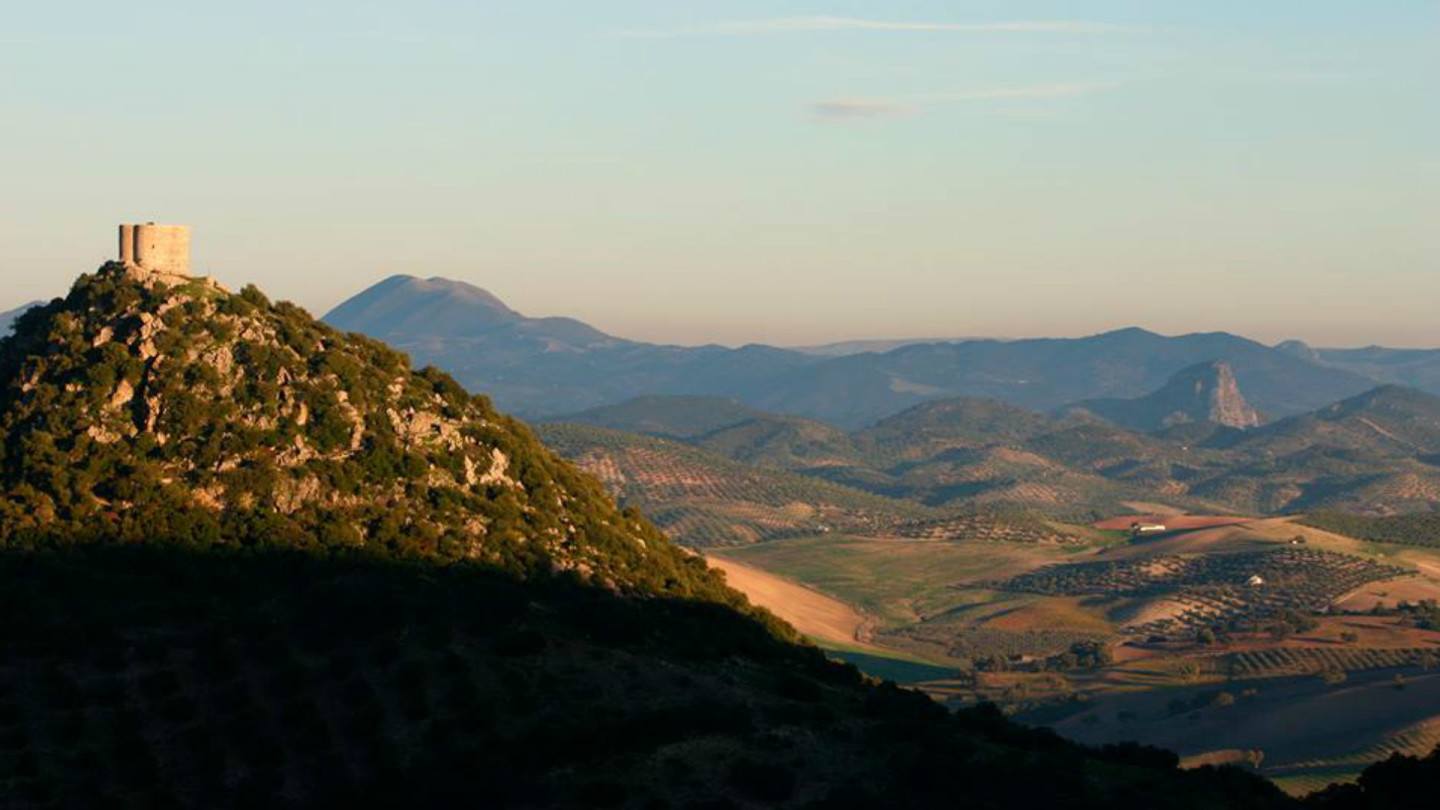 La Sierra de San Pablo con el Castillo de Cote