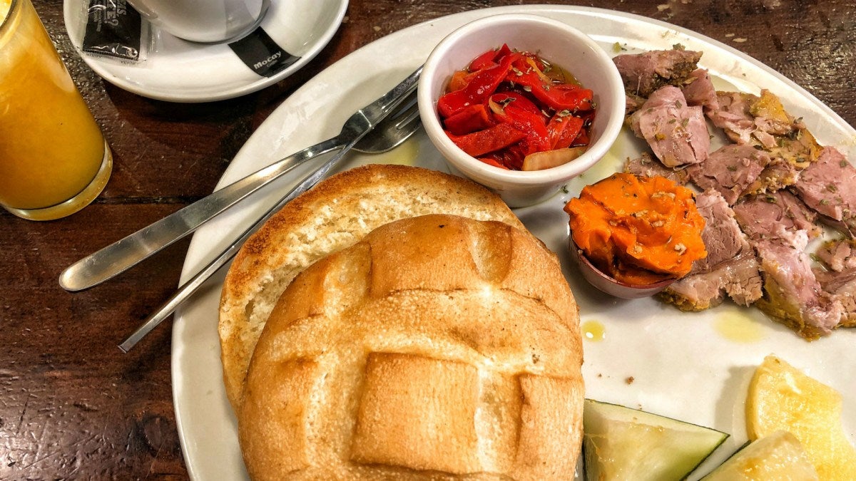 Un poco de todo en los desayunos de Levíes|Foto: Fran Moreno