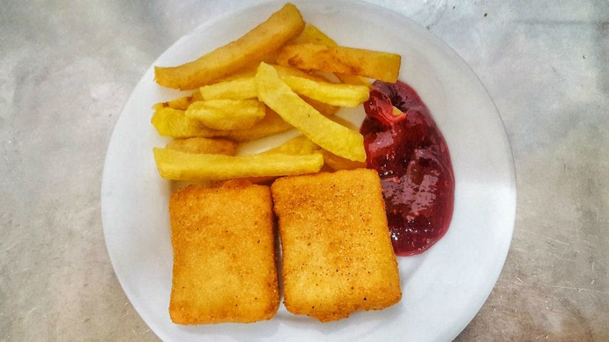 Camembert frito con mermelada y patatas | Foto: Fran Moreno