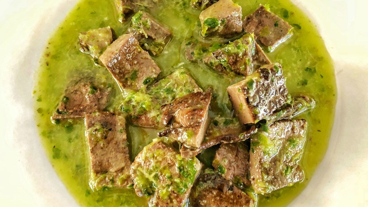 Un plato con mucha historia este hígado aliñado | Foto: Fran Moreno