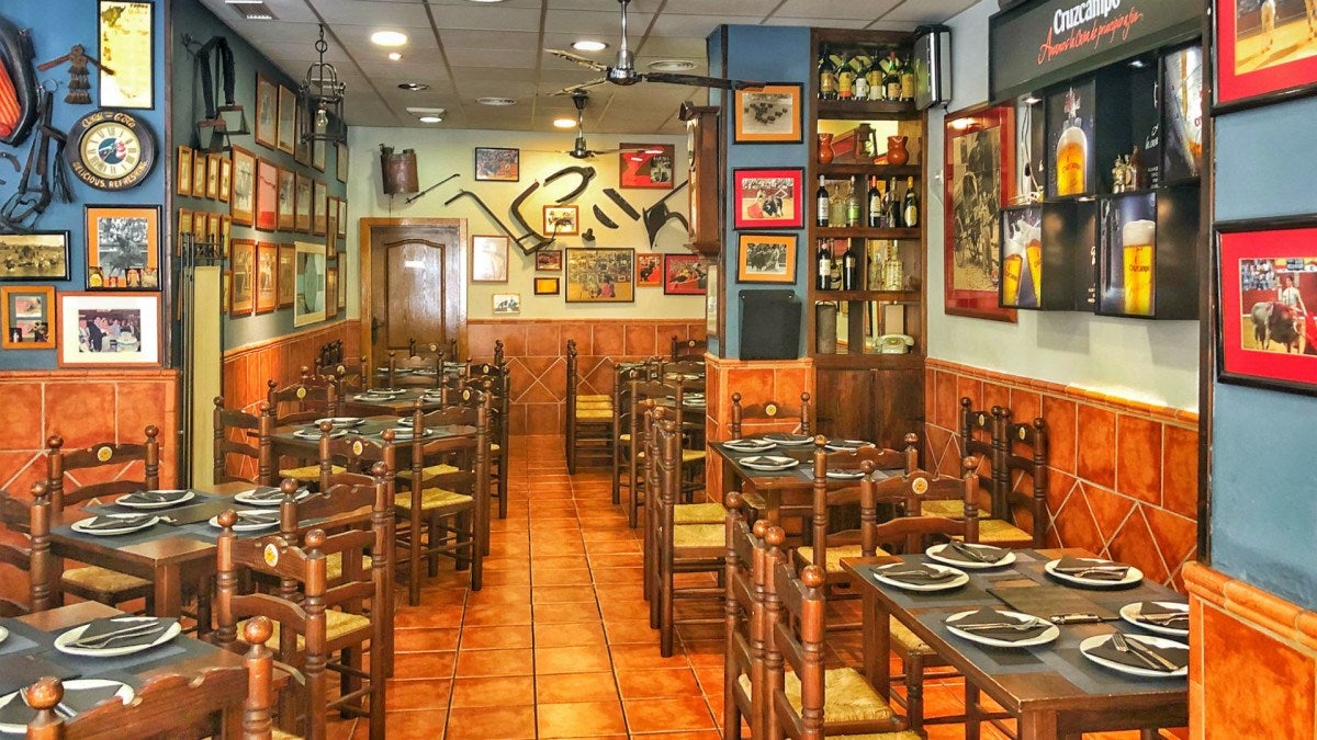 Decoración clásica en el comedor de La Rosaleda | Foto: Fran Moreno